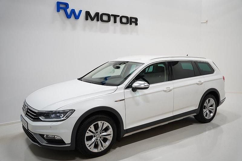 Vit Begagnad 2018 VW Passat Alltrack Kombi | 199 800 kr (Marknadspris) - Bild 1/4