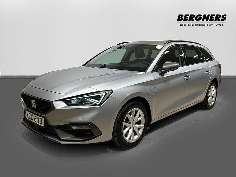 Silver Begagnad 2021 Seat Leon FR Kombi | 219 900 kr (Marknadspris) - Bild 1/4