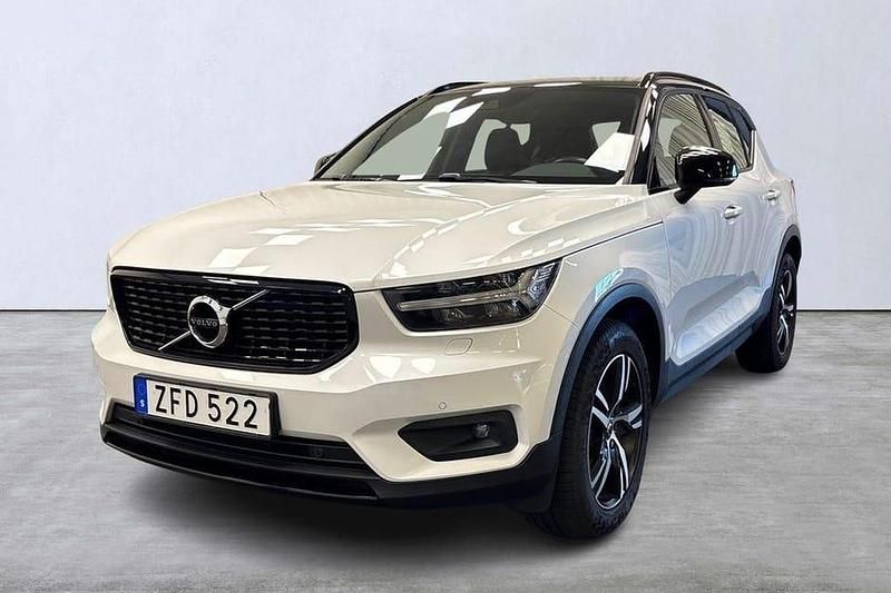 Vit Begagnad 2018 Volvo XC40 R-Design SUV | 299 000 kr (Bra pris) - Bild 1/4