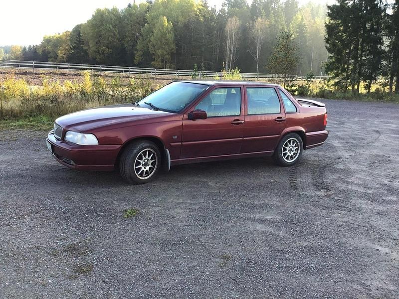 Röd Begagnad 2000 Volvo S70 Standard Sedan | 14 000 kr (Marknadspris) - Bild 1/3