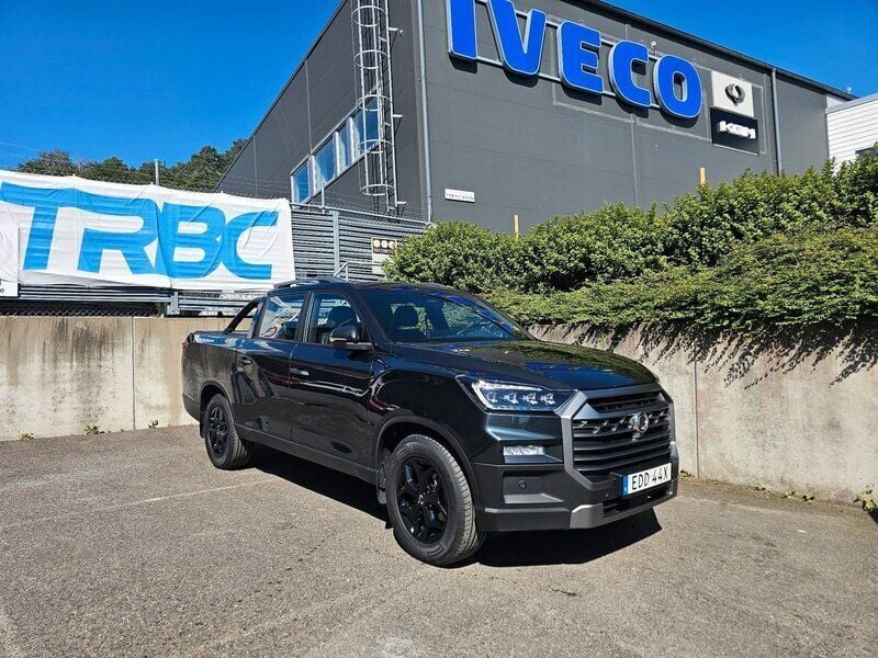 Grå Begagnad 2024 Ssangyong Musso Van | 499 000 kr - Bild 1/4