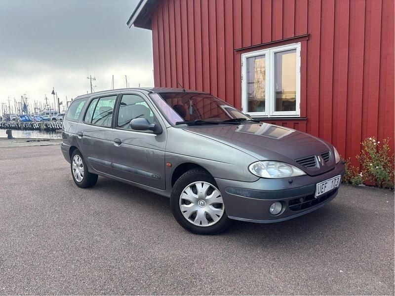 Grå Begagnad 2003 Renault Mégane GrandTour Authentique Kombi | 14 000 kr (Dyr) - Bild 1/4