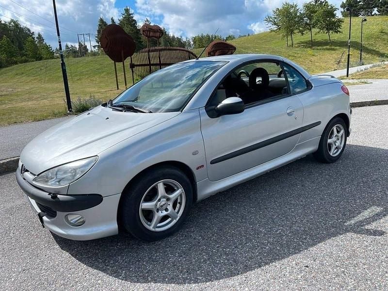 Begagnad Peugeot 206 CC 136 HK (100 kW) 2002 Ljusgrå Cab