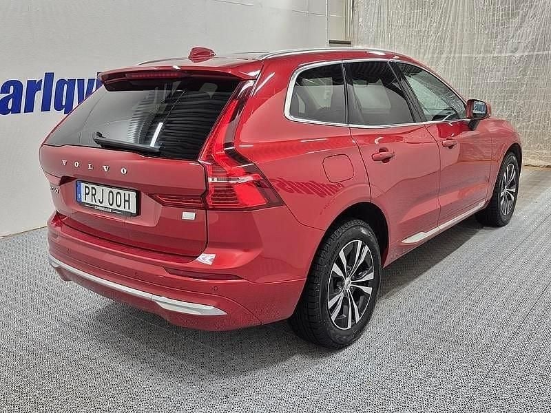 Begagnad Volvo XC60 Core 253 HK (186 kW) 2023 Fusion red metallic SUV
