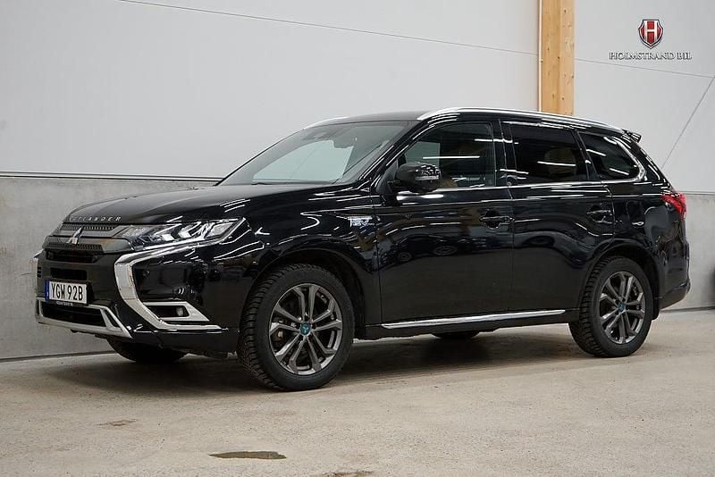 Begagnad Mitsubishi Outlander P-HEV 135 HK (99 kW) 2020 Svart SUV