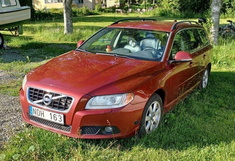 Röd Begagnad 2013 Volvo V70 Momentum Kombi | 65 000 kr (Superpris) - Bild 1/4