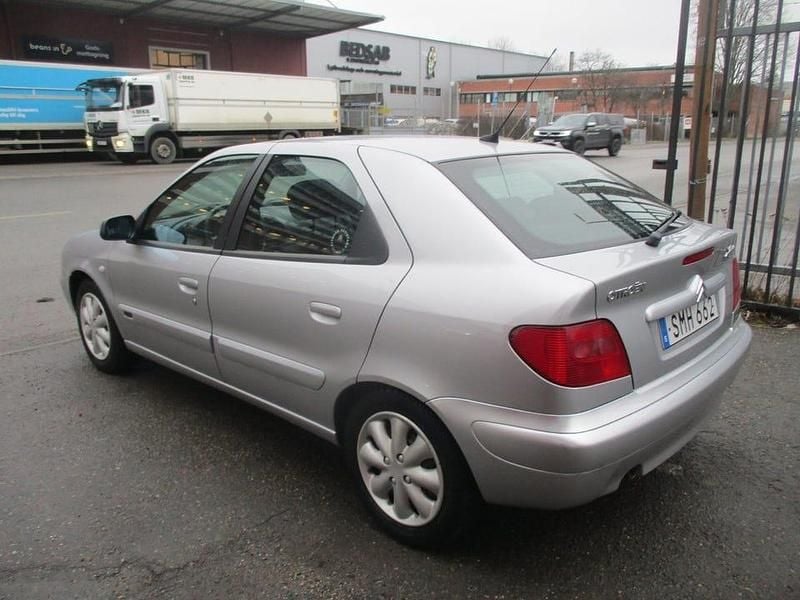 Begagnad Citroën Xsara 109 HK (80 kW) 2001 Silver Halvkombi