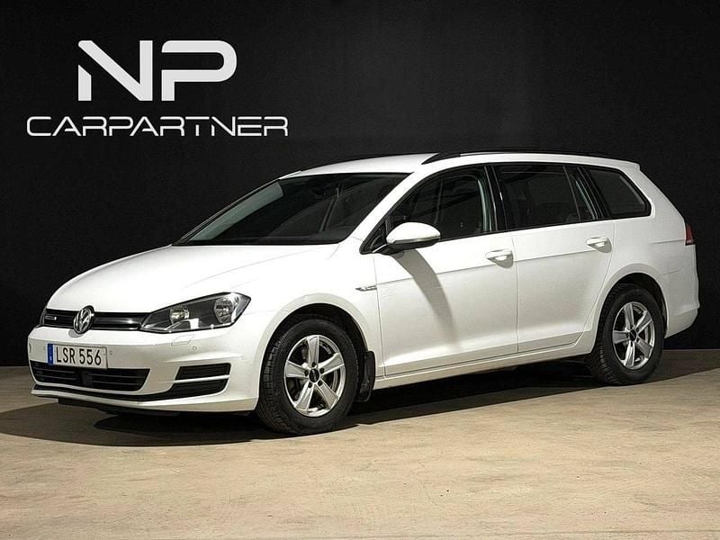 Vit Begagnad 2015 VW Golf VII Kombi | 89 900 kr (Superpris) - Bild 1/4