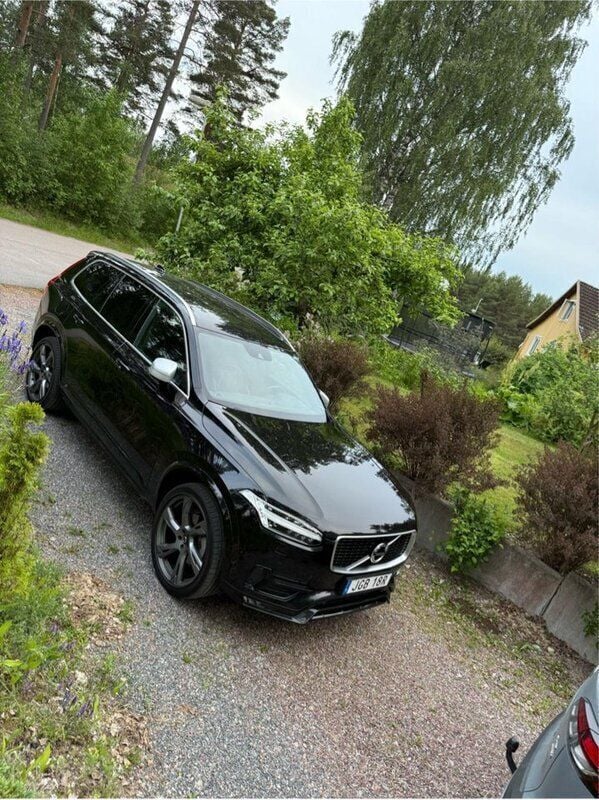 Svart Begagnad 2016 Volvo XC90 R-Design SUV | 325 000 kr (Superpris) - Bild 1/4