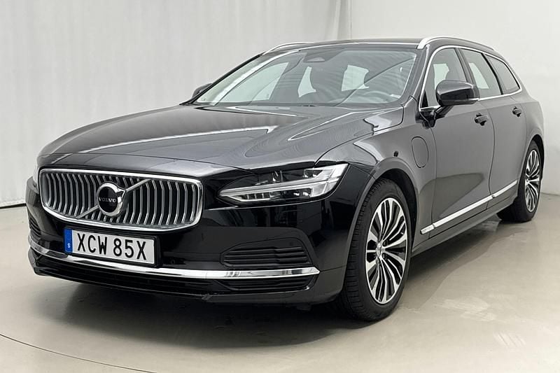 Svart Begagnad 2023 Volvo V90 Core Kombi | 379 000 kr (Marknadspris) - Bild 1/4