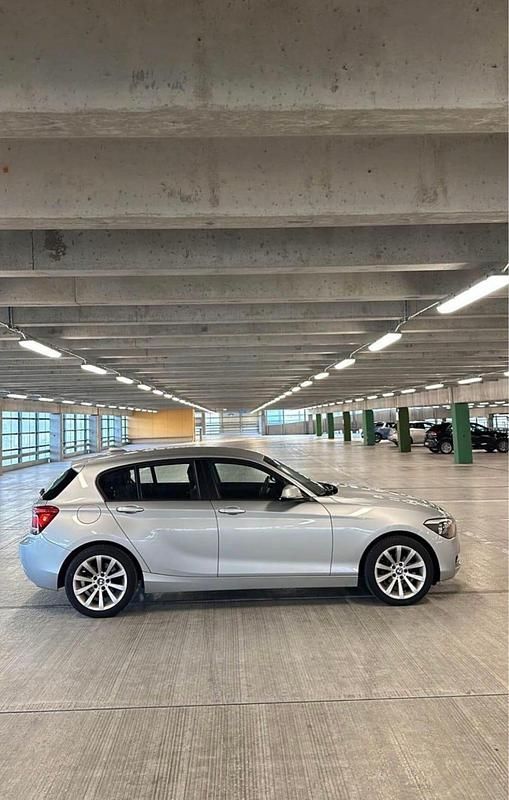 Begagnad BMW 118 143 HK (105 kW) 2012 Silvermetallic Halvkombi