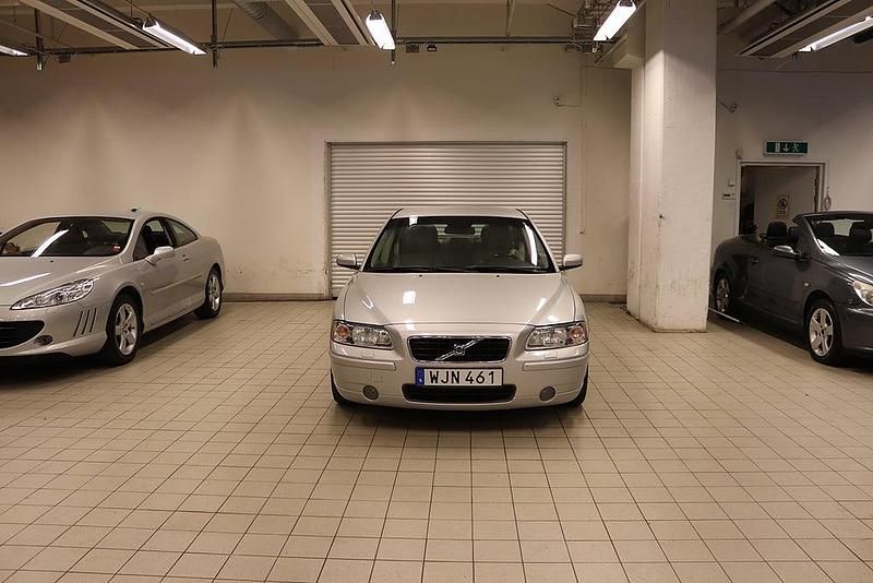 Begagnad Volvo S60 Summum 170 HK (125 kW) 2004 Ljusgrå Sedan