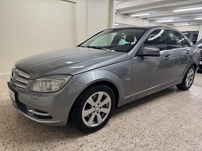 Silver Begagnad 2010 Mercedes C220 Avantgarde Sedan | 86 900 kr (Marknadspris) - Bild 1/4