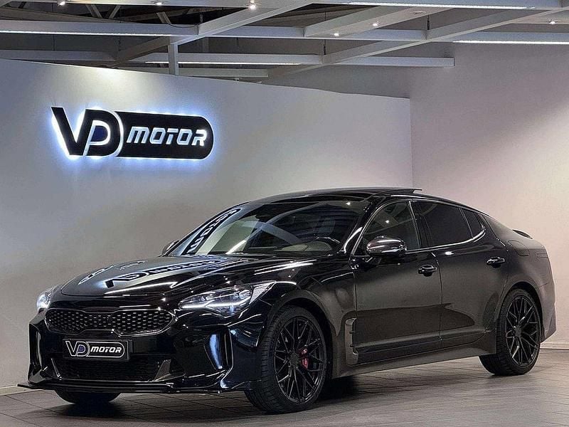 Svart Begagnad 2022 Kia Stinger Halvkombi | 379 700 kr (Superpris) - Bild 1/4