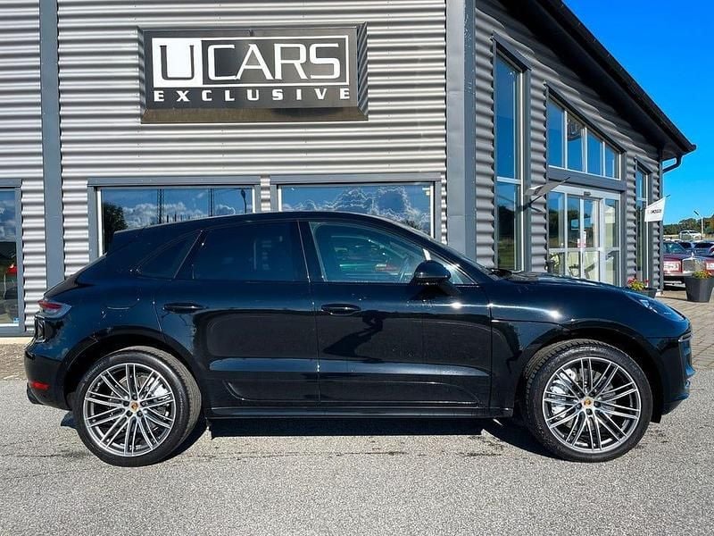 Svart Begagnad 2019 Porsche Macan Turbo SUV | 575 000 kr (Marknadspris) - Bild 1/4