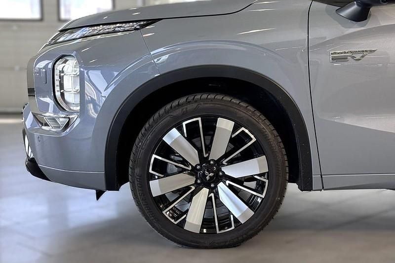Ny Mitsubishi Outlander P-HEV Instyle 306 HK (225 kW) 2025 Moonstone grå SUV