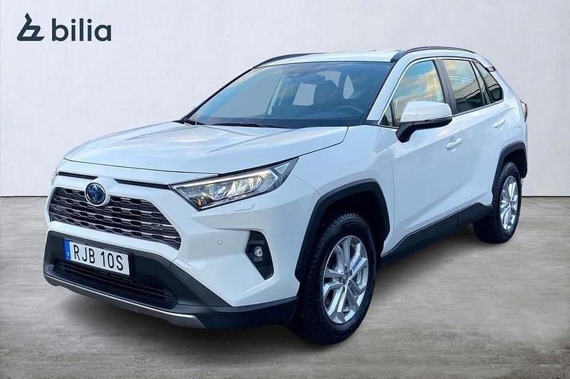 Vit Begagnad 2024 Toyota RAV4 Hybrid Active SUV | 399 900 kr (Bra pris) - Bild 1/3
