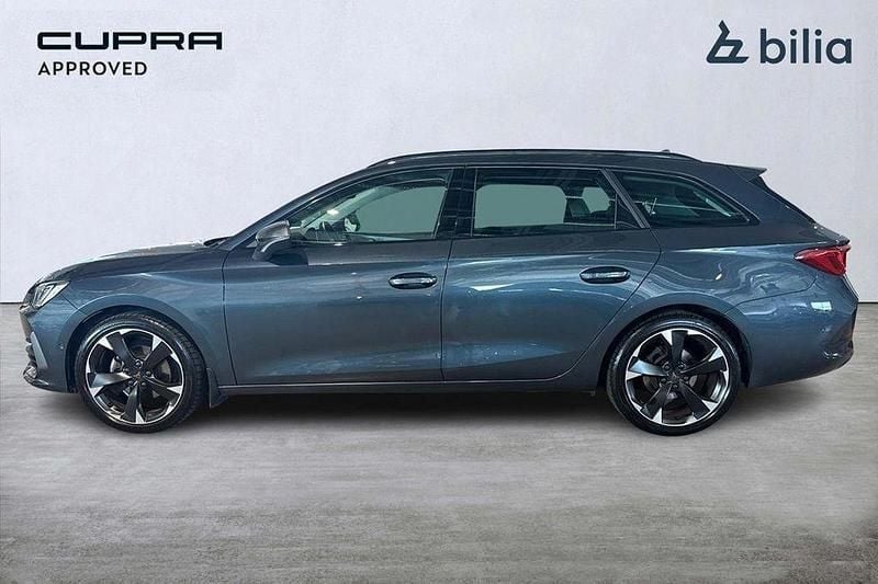 Grå Begagnad 2022 Cupra Leon Kombi | 264 800 kr (Marknadspris) - Bild 1/3