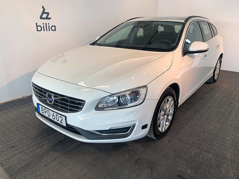 Vit Begagnad 2015 Volvo V60 Momentum Kombi | 169 000 kr (Marknadspris) - Bild 1/3