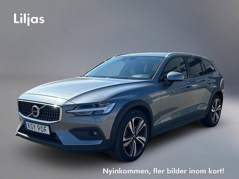 Grå Begagnad 2021 Volvo V60 CC SE Kombi | 359 000 kr (Marknadspris) - Bild 1/4