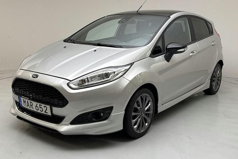 Grå Begagnad 2017 Ford Fiesta ST-Line Halvkombi | 102 000 kr (Bra pris) - Bild 1/4