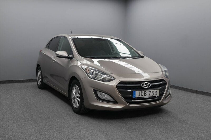 Ljusbrun Begagnad 2015 Hyundai i30 Comfort Halvkombi | 74 900 kr (Dyr) - Bild 1/4