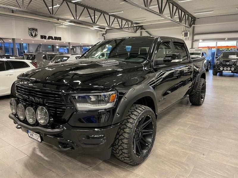 Svart Begagnad 2023 Dodge Ram Pickup | 879 900 kr - Bild 1/4