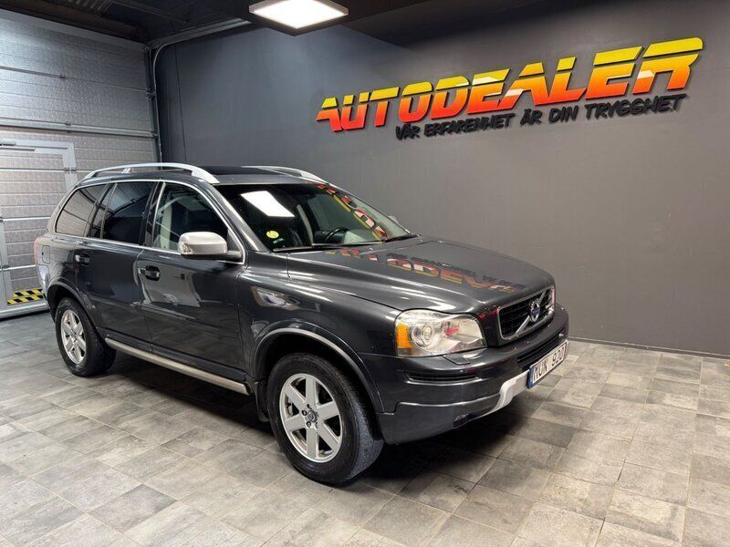 Grå Begagnad 2012 Volvo XC90 R-Design SUV | 109 900 kr (Bra pris) - Bild 1/4