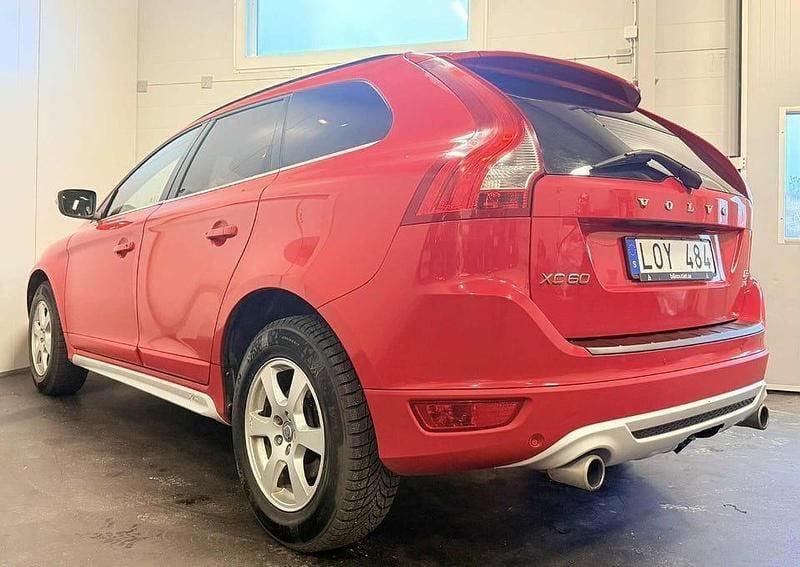 Begagnad Volvo XC60 R-Design 163 HK (119 kW) 2011 Röd SUV