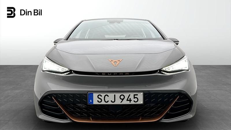 Begagnad Cupra Born e-Boost 169 kW (231 HK) 2023 Grå Halvkombi