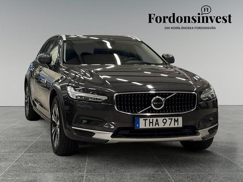 Begagnad Volvo V90 CC Momentum 190 HK (139 kW) 2021 Grå Kombi