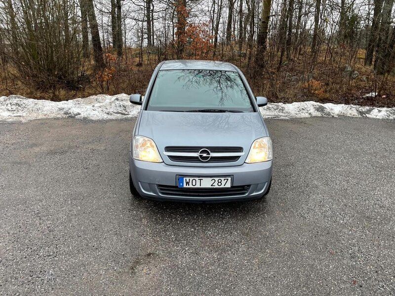 Grå Begagnad 2005 Opel Meriva Minibuss | 17 900 kr (Marknadspris) - Bild 1/4