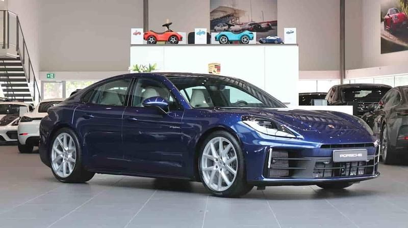 Blå Ny 2026 Porsche Panamera 4 Sedan | 1 563 500 kr - Bild 1/1
