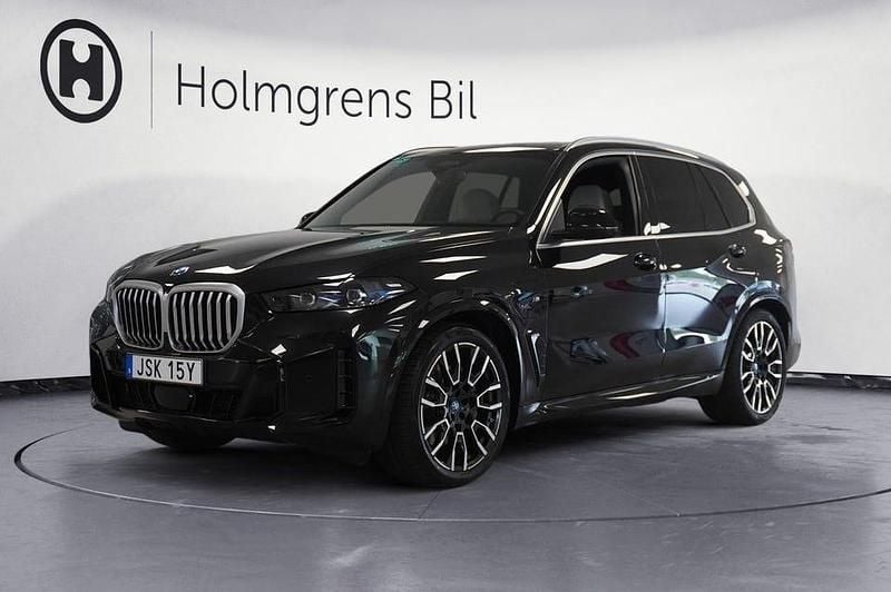 Safirsvart metallic Begagnad 2025 BMW X5 Comfort Edition SUV | 939 800 kr - Bild 1/4