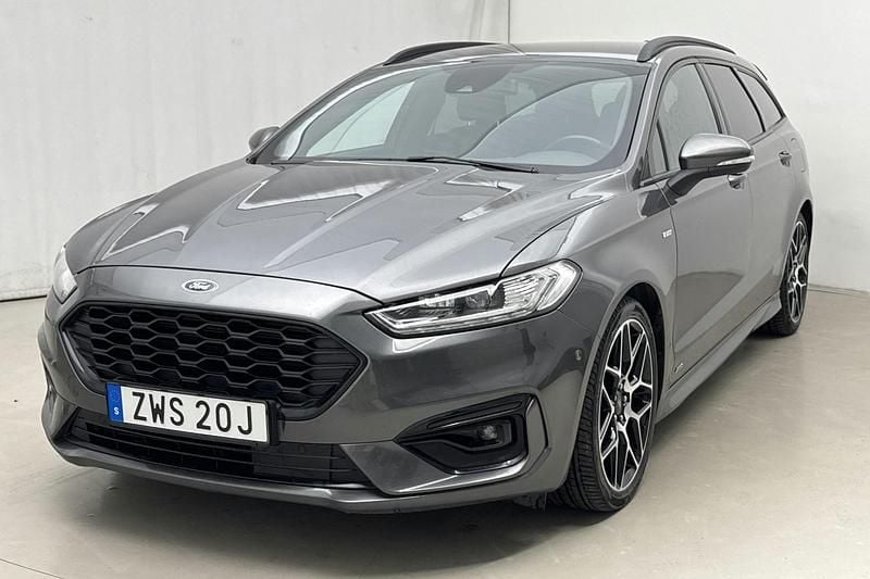 Grå Begagnad 2022 Ford Mondeo ST-Line Sedan | 170 000 kr - Bild 1/4