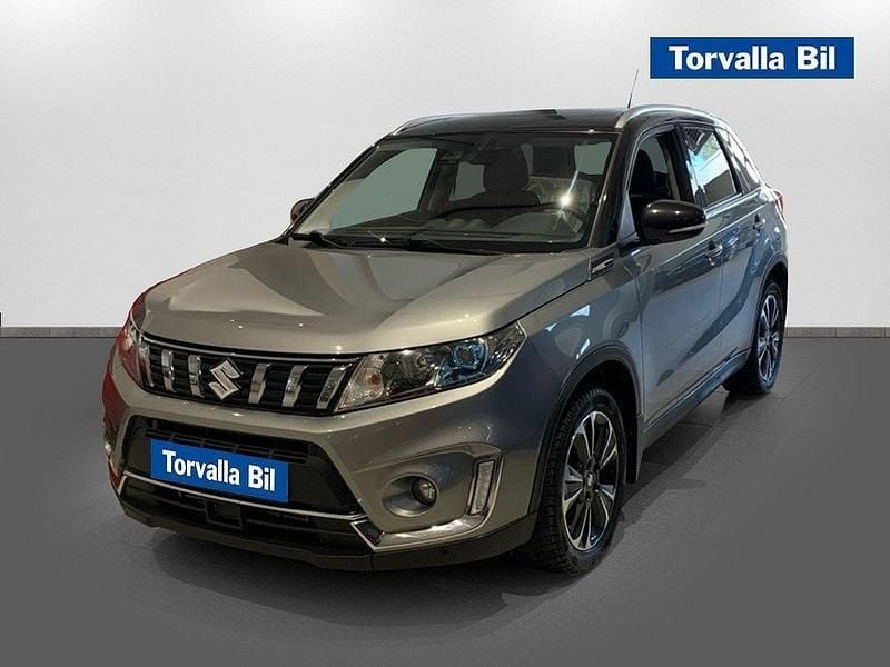 Svart (grå/svart ) Begagnad 2019 Suzuki Vitara SUV | 189 000 kr (Marknadspris) - Bild 1/4