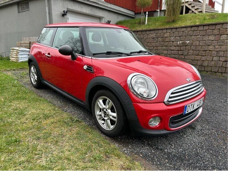 Röd Begagnad 2014 Mini ONE Halvkombi | 59 000 kr (Bra pris) - Bild 1/4