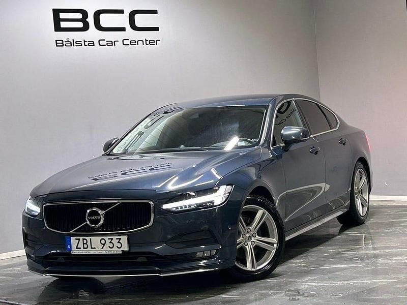 Mörkblå Begagnad 2017 Volvo S90 Momentum Sedan | 249 900 kr (Marknadspris) - Bild 1/3