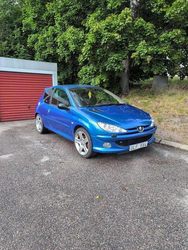 Blå Begagnad 2004 Peugeot 206 RC Halvkombi | 32 000 kr (Marknadspris) - Bild 1/2