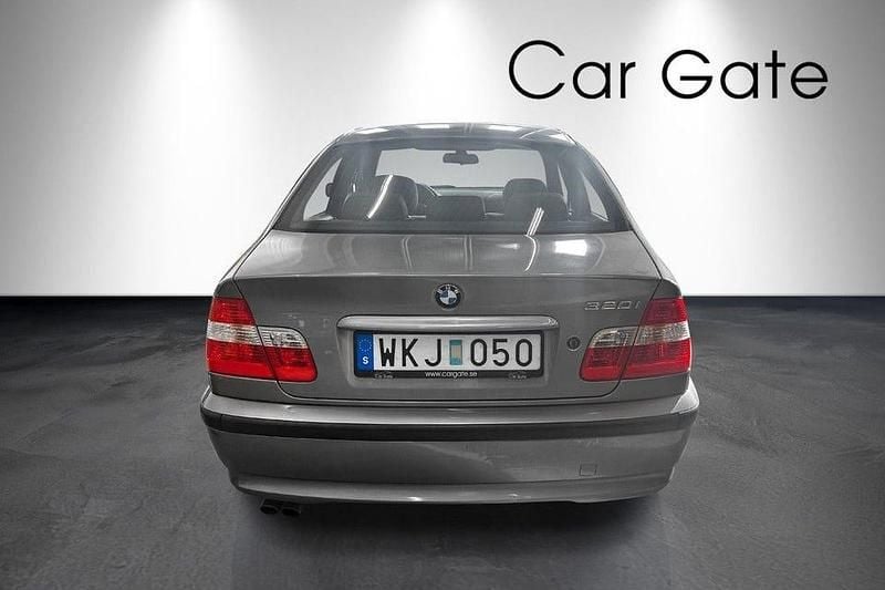 Begagnad BMW 320 170 HK (125 kW) 2005 Ljusgrå (grå) Sedan