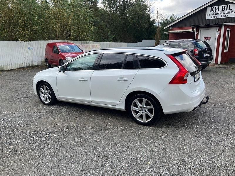 Vit Begagnad 2014 Volvo V60 Momentum Kombi | 110 000 kr (Bra pris) - Bild 1/4