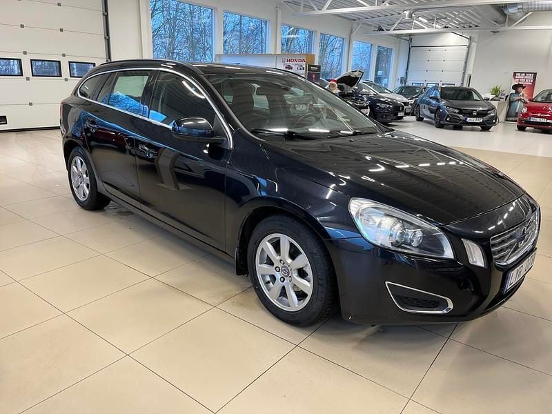 Svart Begagnad 2011 Volvo V60 Kombi | 61 900 kr - Bild 1/4