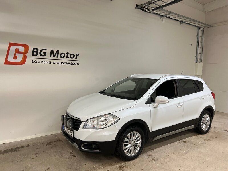 Vit Begagnad 2015 Suzuki SX4 S-Cross Exclusive SUV | 98 900 kr (Marknadspris) - Bild 1/4