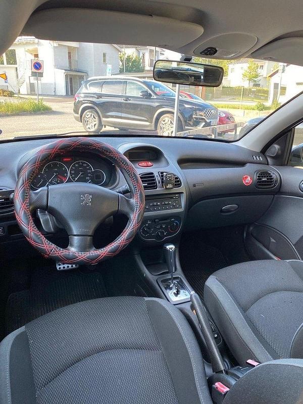 Grå Begagnad 2007 Peugeot 206 Halvkombi | 40 000 kr - Bild 1/4