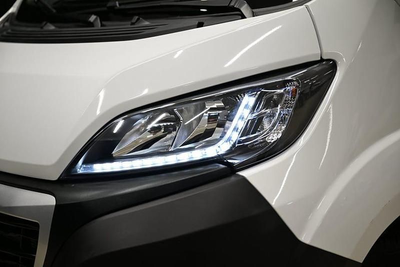 Begagnad Peugeot Boxer 165 HK (121 kW) 2024 Vit Van