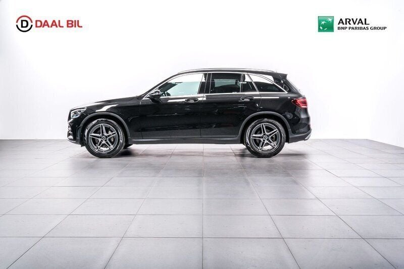 Svart Begagnad 2021 Mercedes GLC220 AMG SUV | 414 900 kr (Marknadspris) - Bild 1/4
