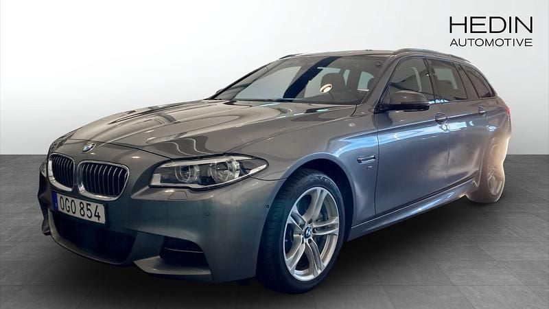 Grå (silver) Begagnad 2017 BMW 530 M Sport Kombi | 259 900 kr (Superpris) - Bild 1/4