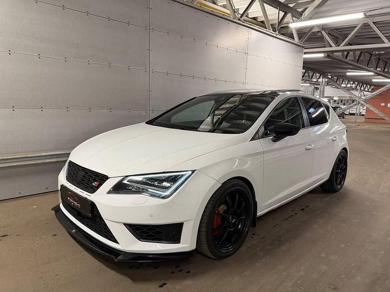 Vit Begagnad 2014 Cupra Leon Halvkombi | 129 900 kr (Marknadspris) - Bild 1/4