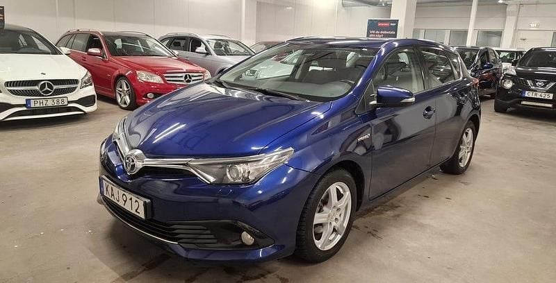 Blå Begagnad 2017 Toyota Auris Hybrid Active Halvkombi | 133 000 kr (Bra pris) - Bild 1/4