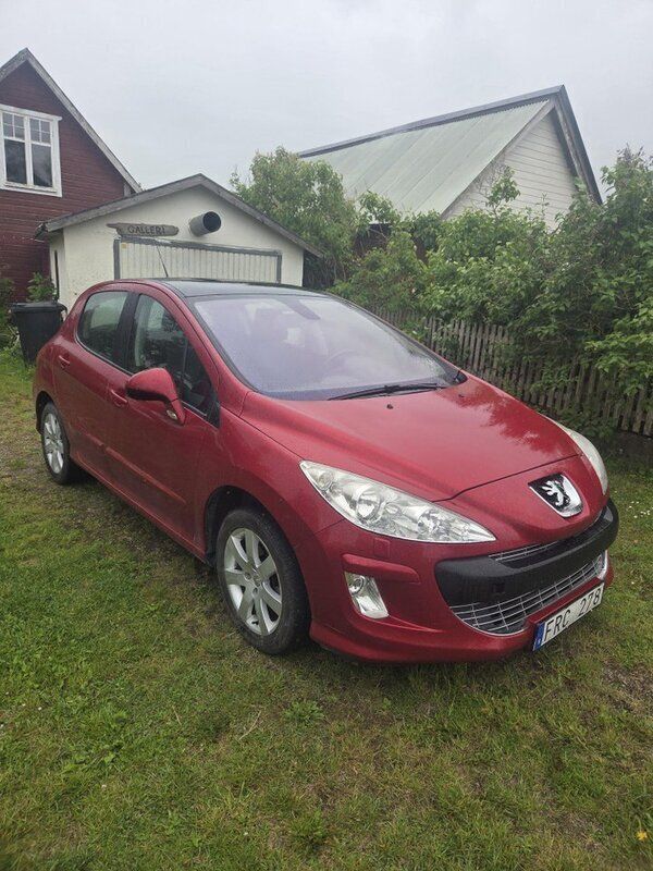 Röd Begagnad 2010 Peugeot 308 Halvkombi | 34 000 kr (Marknadspris) - Bild 1/4